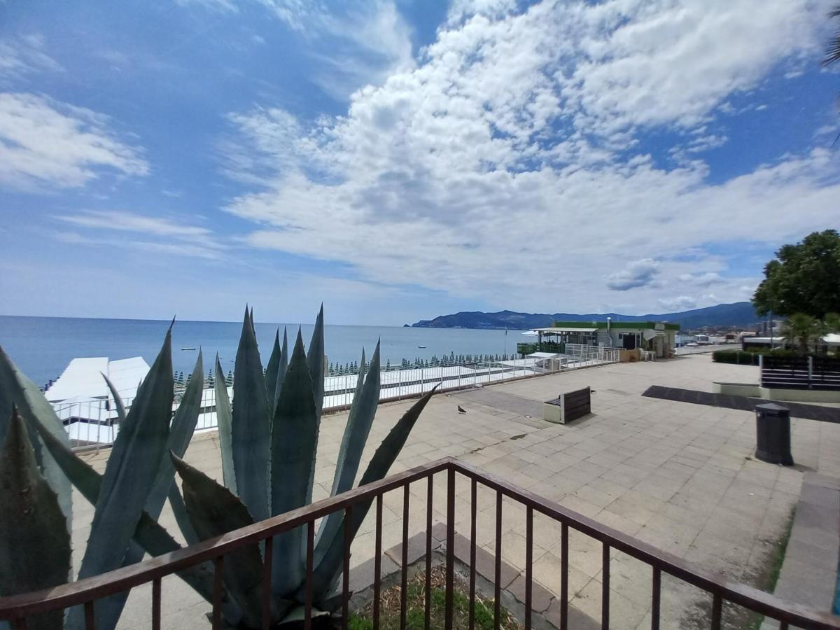 Sweet Sea View Apartment Savona Ngoại thất bức ảnh